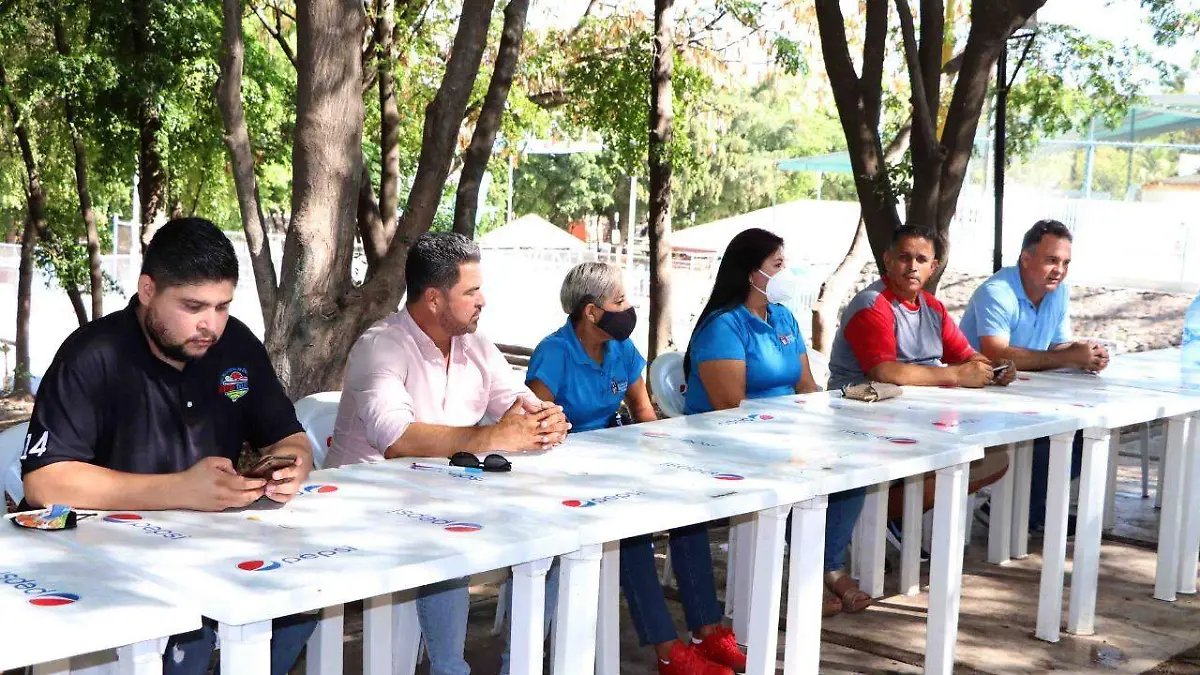 PERSONALIDADES que estuvieron en el presidium